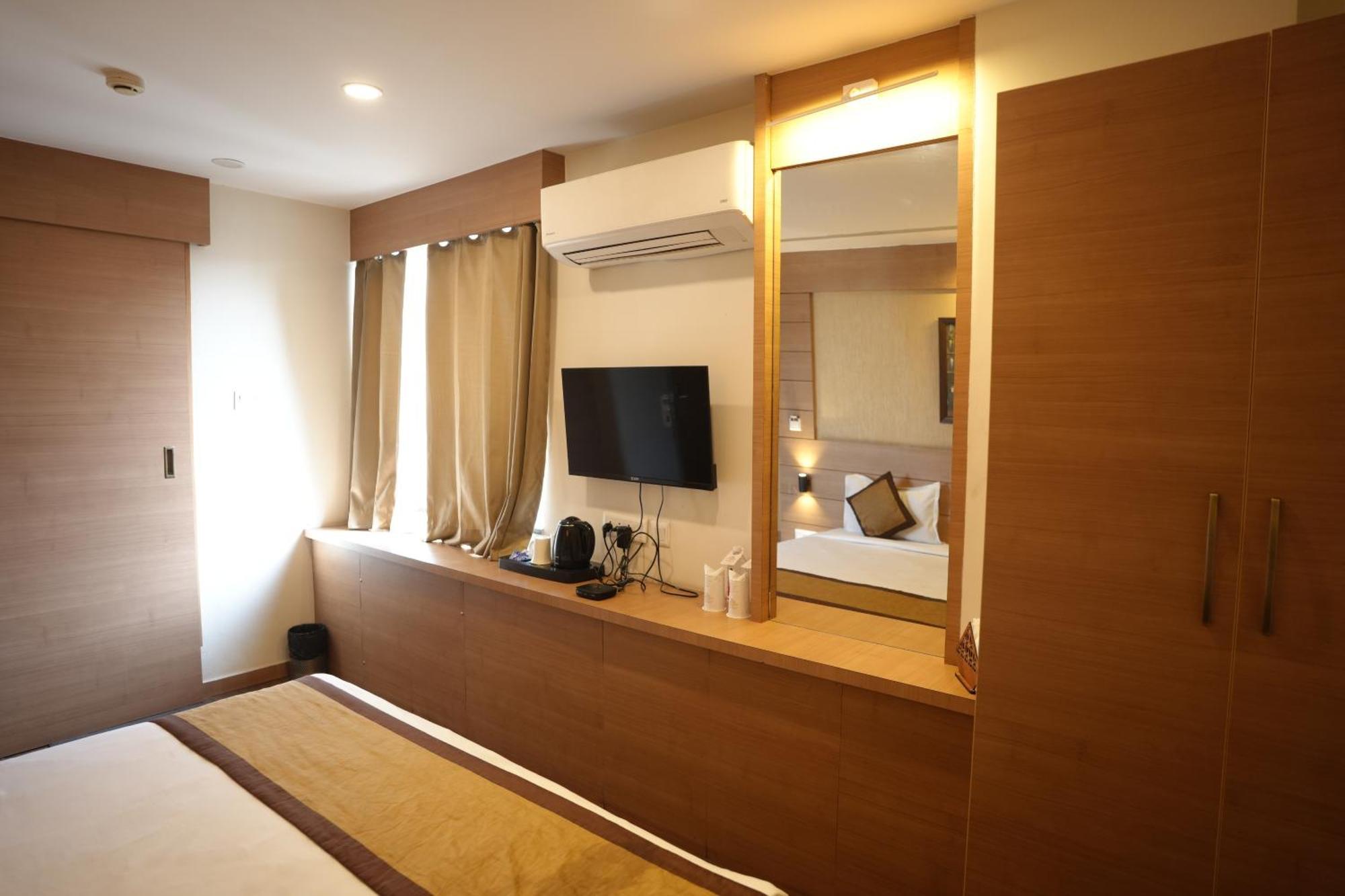 Hotel Silkhouse Premier Danapur エクステリア 写真